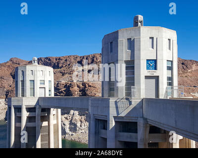 Hoover Dam Reservoir. Hoover Dam in den Vereinigten Staaten. Wasserkraftwerk an der Grenze von Arizona und Nevada. Stockfoto