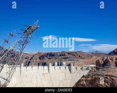 Hoover Dam Reservoir. Hoover Dam in den Vereinigten Staaten. Wasserkraftwerk an der Grenze von Arizona und Nevada. Stockfoto