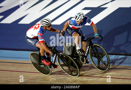 Frankreichs Bryan Coquard und Donavan Grondin auf ihrer Weise zum Gewinnen der Madison Verfolgung während der Tag drei der sechs Phynova Tag Radfahren bei Lee Valley VeloPark, London. Stockfoto