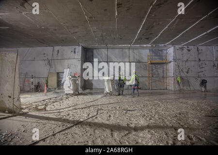 Die Arbeiten Voranschreiten in der Colorado Steinbrüche mine hoch über der treffend benannten Stadt Marmor in Gunnison County, Colorado Stockfoto