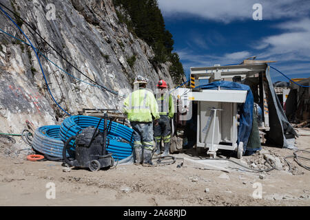 Die Arbeiten Voranschreiten in der Colorado Steinbrüche mine hoch über der treffend benannten Stadt Marmor in Gunnison County, Colorado Stockfoto