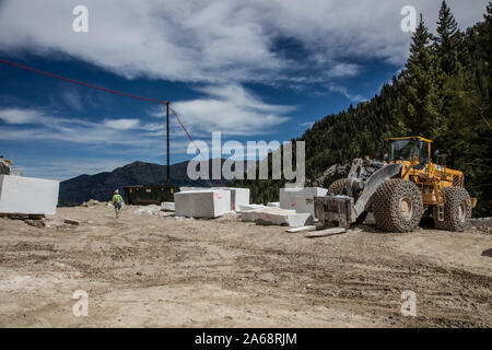 Die Arbeiten Voranschreiten in der Colorado Steinbrüche mine hoch über der treffend benannten Stadt Marmor in Gunnison County, Colorado Stockfoto