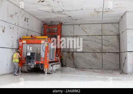 Die Arbeiten Voranschreiten in der Colorado Steinbrüche mine hoch über der treffend benannten Stadt Marmor in Gunnison County, Colorado Stockfoto