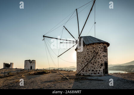 Abgerissenen alten Windmühlen auf dem Hügel in die Stadt Bodrum in der Türkei Stockfoto