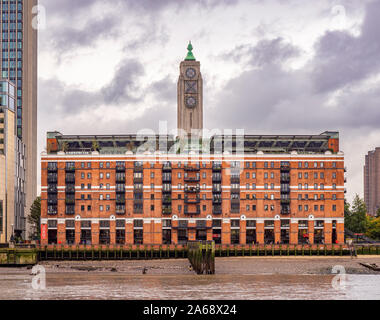 Oxo Tower Wharf auf der Riverside Gehweg von der Londoner South Bank und Bankside Bereiche, UK. Stockfoto