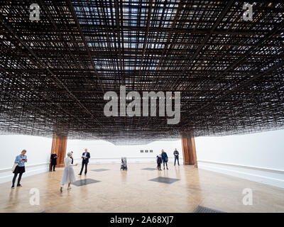 Matrix III 2019, von Antony Gormley, an der Royal Academy, London, UK. Stockfoto