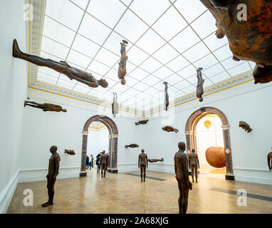 Lost Horizon I (2008), von Antony Gormley, an der Royal Academy, London, UK, 2019 installiert. Stockfoto