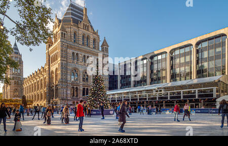 Eisbahn am Natural History Museum, London, UK. Stockfoto