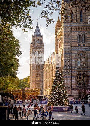 Eisbahn am Natural History Museum, London, UK. Stockfoto