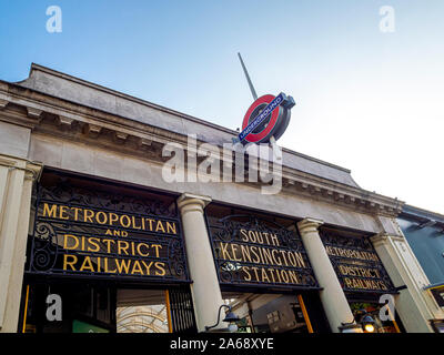 U-Bahn-Station South Kensington, London, Großbritannien. Stockfoto