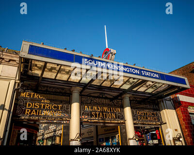 U-Bahn-Station South Kensington, London, Großbritannien. Stockfoto