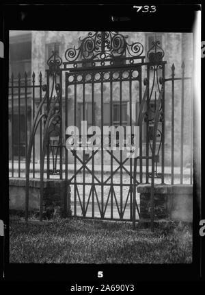 Schmiedeeisernes Tor, New Orleans oder Charleston in South Carolina Stockfoto