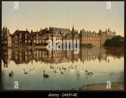 Wyver (d. h. Hofvijver), Den Haag, Holland; Foto zeigt den Binnenhof über den Hofvijver (Teich), Den Haag, Niederlande. Stockfoto