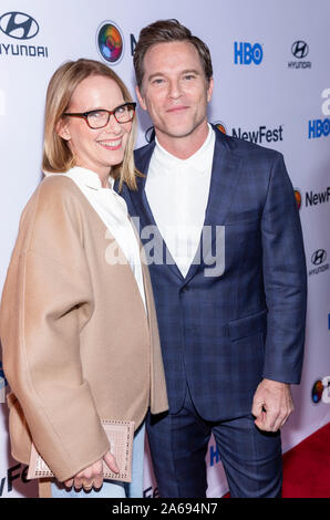 New York, NY, USA - 23. Oktober 2019: Amy Ryan und Mike Doyle nehmen an der öffnung Nacht Screening der ell Durch "während NewFest Film Festival in der SVA Thea Stockfoto