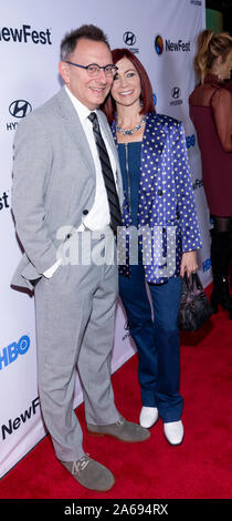 New York, NY, USA - 23. Oktober 2019: Michael Emerson eine Carrie Preston die Opening Night Screening der ell beiwohnen, während NewFest Film Festival ein Stockfoto