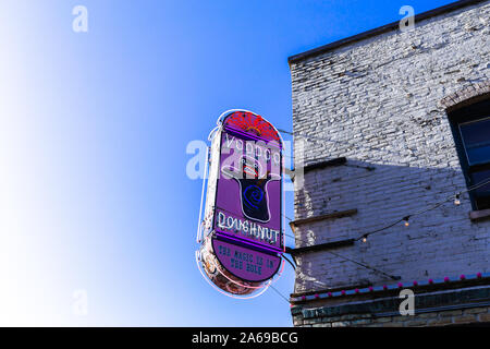 Portland, Oregon - 26. April 2018: Die berühmten Voodoo Donut Shop in der Innenstadt von Portland Stockfoto