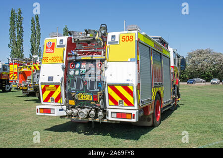 Ansicht der Rückseite des Isuzu FTR 900 6 Sitz Crew Cab Fire Engine. Stockfoto