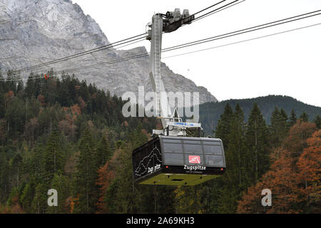 Grainau, Deutschland. 24 Okt, 2019. Kabine der Zugspitzbahn auf dem Weg zum Gipfel, Zugspitze, Zugspitzmassiv. Gipfelstation. Premierminister Soeder lädt ein zu der jährlichen Konferenz der Staats- und Regierungschefs auf Schloss Elmau am 24. und 25.10.2019. | Verwendung der weltweiten Kredit: dpa/Alamy leben Nachrichten Stockfoto