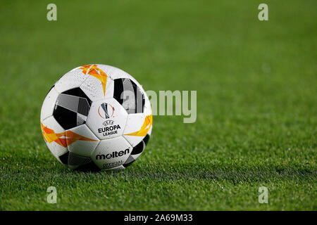 Madrid, Spanien. 24 Okt, 2019. Offizielle Ball vor dem UEFA Europa League Spiel zwischen Getafe CF und FC Basel im Coliseum Alfonso Perez in Madrid gesehen. (Endstand; Getafe CF 0:1 FC Basel) Credit: SOPA Images Limited/Alamy leben Nachrichten Stockfoto