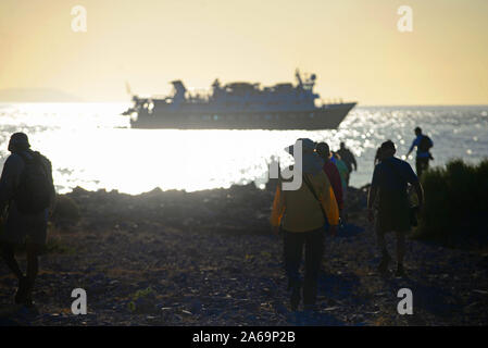 Gruppe von Besuchern auf der Isla San Esteban, Baja California Sur, Mexiko Stockfoto