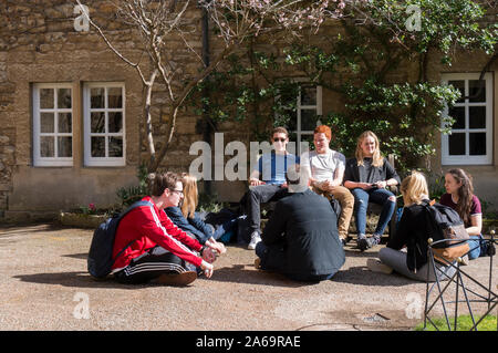 Oxford University - Besuch der Hochschulen - eine wunderschöne Stadt der atemberaubenden Architektur, Geschichte und Kultur Stockfoto