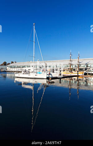 Hobart Australien/die Replik Tall Ship Lady Nelson neben der Elizabeth Street Pier in Hobart Tasmanien. Das Schiff wurde 1988 gebaut und wird verwendet für Stockfoto