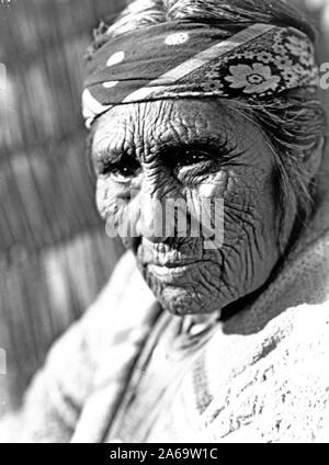 Edward S. Curits Native American Indians - Alte Klamath indische Frau Ca. 1923 Stockfoto