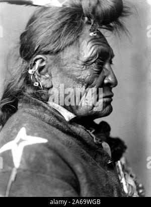 Edward S. Curtis Native American Indians - Hoop auf der Stirn, Crow Indian Ca. 1908 Stockfoto