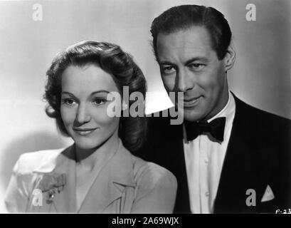 CONSTANCE CUMMINGS wie Ruth Condomine Rex Harrison als Charles Condomine in BLITHE SPIRIT Direktor 1945 DAVID LEAN spielen Noel Coward ein Noel Coward - Cineguild Produktion/zwei Städte Filme/Allgemein Film Distributors (GFD) Stockfoto