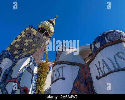 Schiefer Turm, Kunsthaus Abensberg, Architekt Peter Pelikan, Abensberg, Niederbayern, Bayern, Deutschland, Europa Stockfoto