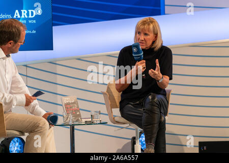 FRANKFURT AM MAIN, Deutschland - 19. Oktober 2019: Ines Geipel (*1960, Deutsche Sportlerin, Athletik Konkurrent und Schriftsteller) im Gespräch auf der Bühne des 71. Frankfurter Buchmesse Buchmesse Frankfurt Stockfoto