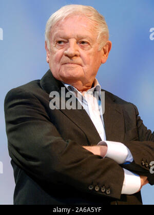 ***23. OKTOBER 2007 FILE PHOTO*** der Bildhauer, Maler und Grafiker Karel Malich, einer der renommiertesten tschechischen Künstler der zweiten Hälfte des Jahres Stockfoto