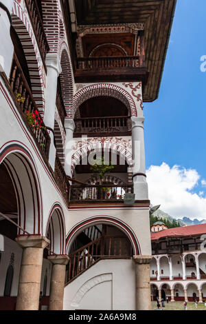 Rila Kloster Rila Gebirge, Bulgarien - Juli 17, 2019: Blick Architektur der Kloster Rila. Stockfoto