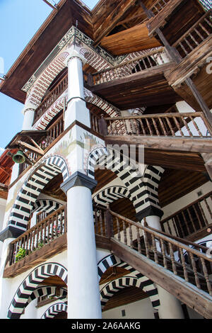 Rila Kloster Rila Gebirge, Bulgarien - Juli 17, 2019: Blick Architektur der Kloster Rila. Stockfoto