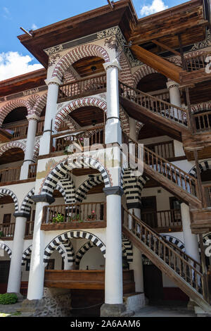 Rila Kloster Rila Gebirge, Bulgarien - Juli 17, 2019: Blick Architektur der Kloster Rila. Stockfoto