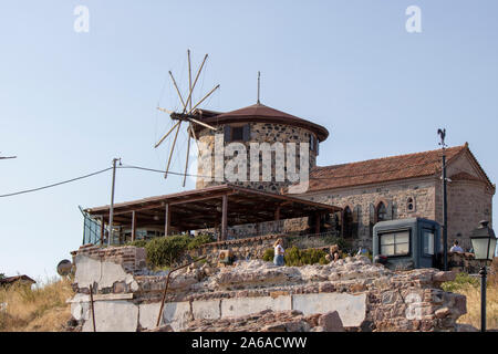 Alte Mühle in der Nähe. Der historische Ort ist als Museum genutzt. Stockfoto