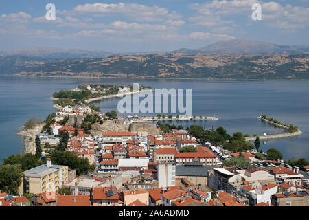 Eğirdir ist der Name eines Sees und der Stadt am Ufer des Sees in der Türkei gelegen. Stockfoto