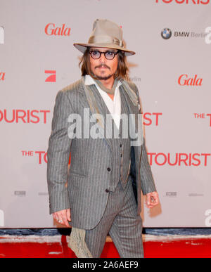 BERLIN, DEUTSCHLAND - 14 Dezember: Schauspieler Johnny Depp besucht die Europäische Premiere von "The Tourist" im CineStar am Potsdamer Platz am 14. Dezember 2010 in Berlin, Deutschland: Johnny Depp Stockfoto