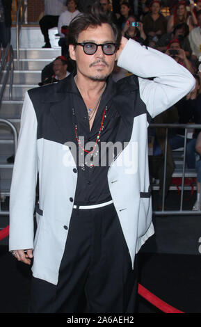 LONDON, ENGLAND - Mai 09: Johnny Depp nimmt an den 'Dark Shadows' European Film Premiere im Empire Leicester Square am 9. Mai 2012 in London, England. Personen: Johnny Depp Stockfoto