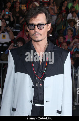 LONDON, ENGLAND - Mai 09: Johnny Depp nimmt an den 'Dark Shadows' European Film Premiere im Empire Leicester Square am 9. Mai 2012 in London, England. Personen: Johnny Depp Stockfoto