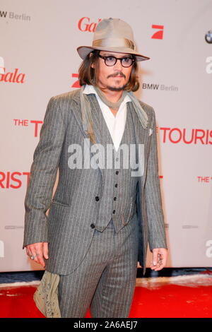 BERLIN, DEUTSCHLAND - 14 Dezember: Schauspieler Johnny Depp besucht die Europäische Premiere von "The Tourist" im CineStar am Potsdamer Platz am 14. Dezember 2010 in Berlin, Deutschland: Johnny Depp Stockfoto