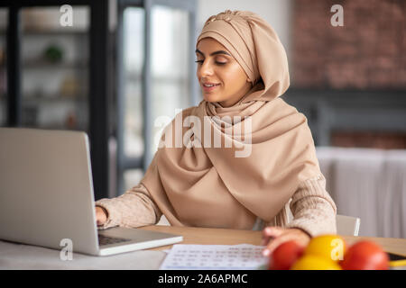 Pretty Woman, freiberufliche Arbeit Stockfoto