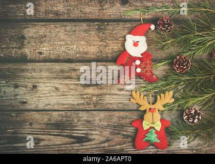 Weihnachtsdekor über rustikale Holz Hintergrund, Weihnachten Grußkarten-Konzept Stockfoto