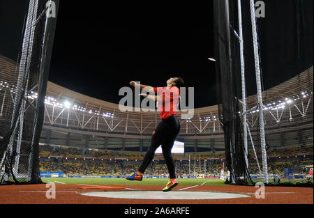 Wuhan, Hubei Provinz Chinas. 24 Okt, 2019. Feng Bin von China konkurriert während der Frauen Diskuswerfen Finale der Leichtathletik am 7. CISM Military World Games in Wuhan, der Hauptstadt der Provinz Hubei in Zentralchina, Okt. 24, 2019. Credit: Wang Lili/Xinhua/Alamy leben Nachrichten Stockfoto