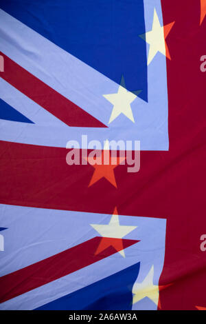 Anti Brexit protest Union Jack und EU-Flaggen in Westminster am 2. Oktober 2019 in London, England, Vereinigtes Königreich. Stockfoto