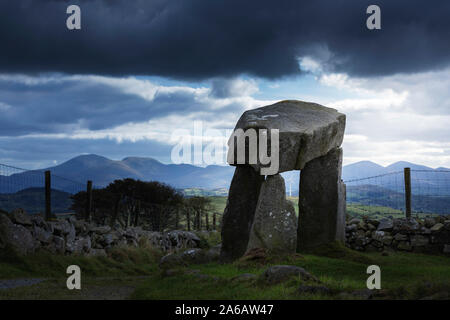 Legananny Dolmen in Mourne Mountains Co., Nordirland Stockfoto