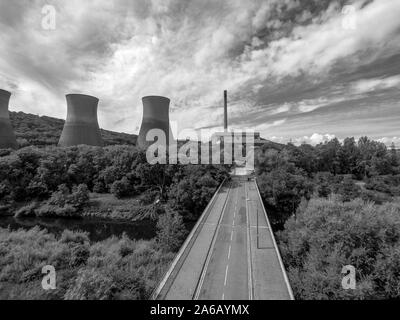 Eine der 2 Ironbridge Kohlekraftwerken auf dem Fluss Severn des weltberühmten Ironbridge in Shropshire gebaut, Industrie Revolution Stockfoto