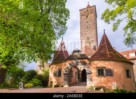 Burg Tor, ein Teil der alten Stadtbefestigung in Rothenburg o.d. Tauber, Bayern, Deutschland, Europa Stockfoto