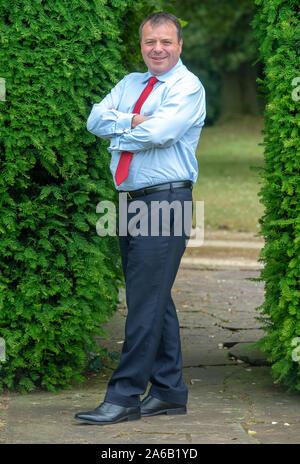 Arron Banken politische Spender, Unternehmer und Mitbegründer der lassen EU-Kampagne in seinem Haus in der Nähe von Bristol. Er ist einer der größten Geber für die UK Independence Party und half Nigel Farage Kampagne für Großbritannien die EU zu verlassen. Stockfoto