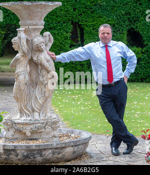 Arron Banken politische Spender, Unternehmer und Mitbegründer der lassen EU-Kampagne in seinem Haus in der Nähe von Bristol. Er ist einer der größten Geber für die UK Independence Party und half Nigel Farage Kampagne für Großbritannien die EU zu verlassen. Stockfoto